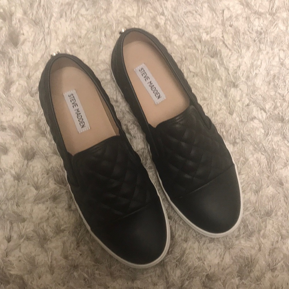 Steve Madden black leather slip on sneakers